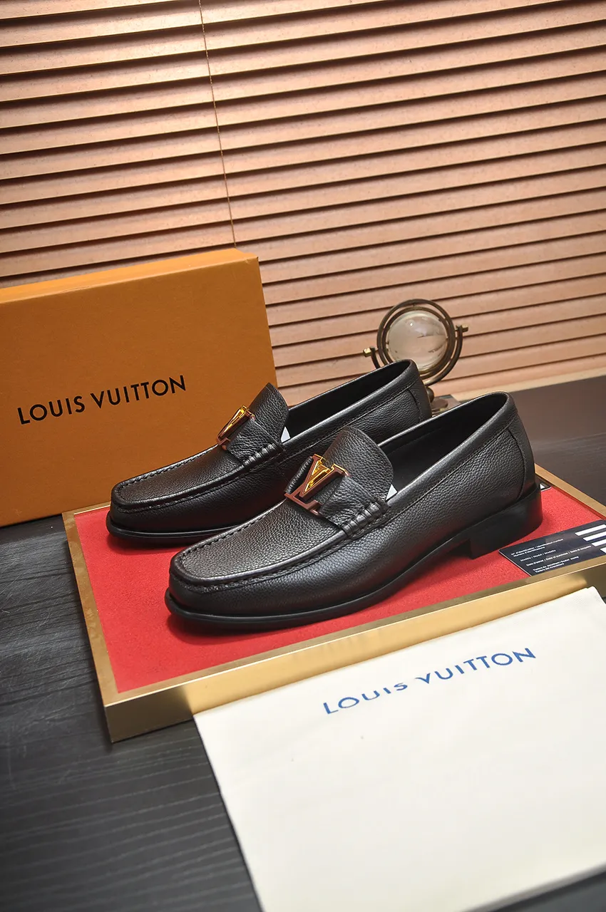 Men's men's shoes 💰520💶 [LV] (original single cowhide lining) 🍀LV's latest genuine leather business suit shoes are launched simultaneously on the official website. The first-layer cowhide imported from Italy is made of heavy gold, 💥official website 1:1 rubber outsole. Versatile to wear, high-end without losing class, and the color combination is extraordinary. This four-season style is alluring when worn on your feet, showing off your big-name flair. Standard code 38-45 (45 customized)
